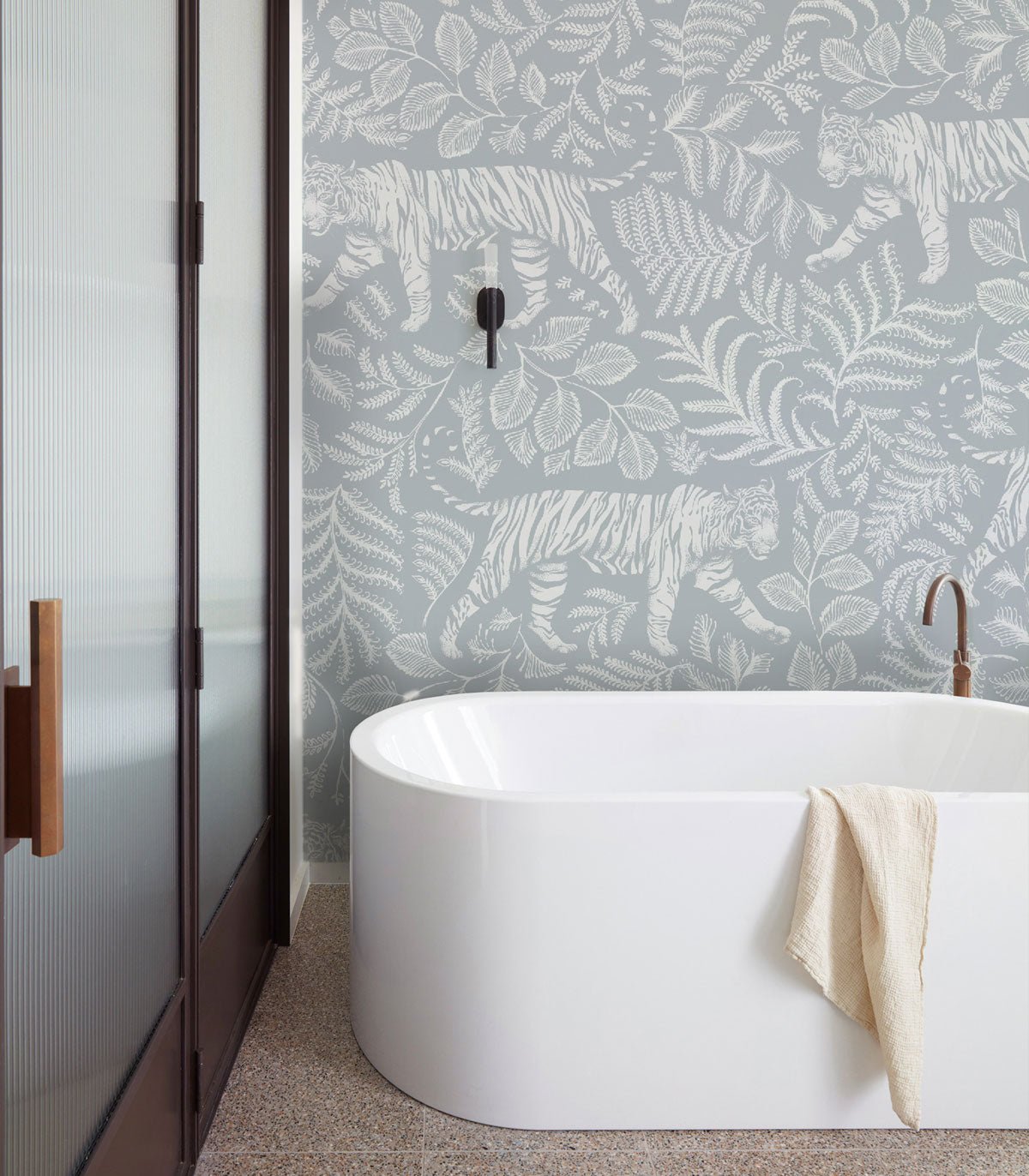 Tapeta Camouflaged Tiger Blue - Wallcolors®