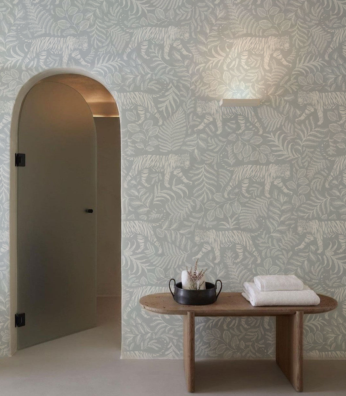 Tapeta Camouflaged Tiger Blue - Wallcolors®