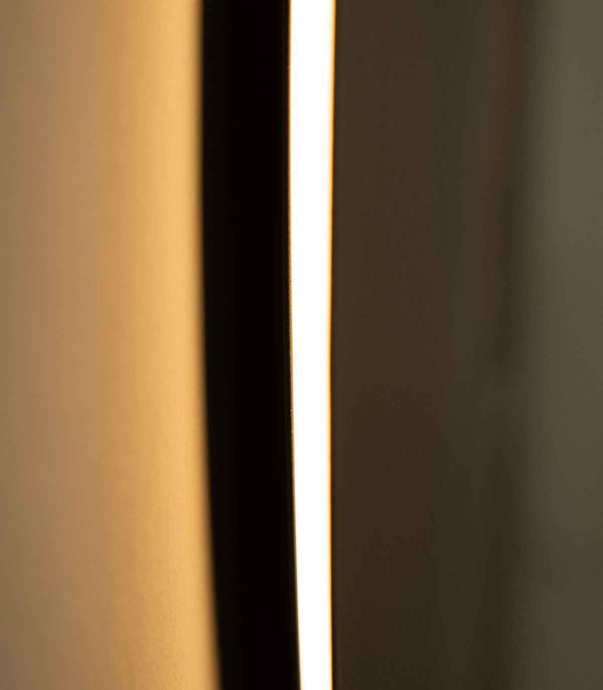 Dots Lighting Nature girl with the pearl - Wallcolors®